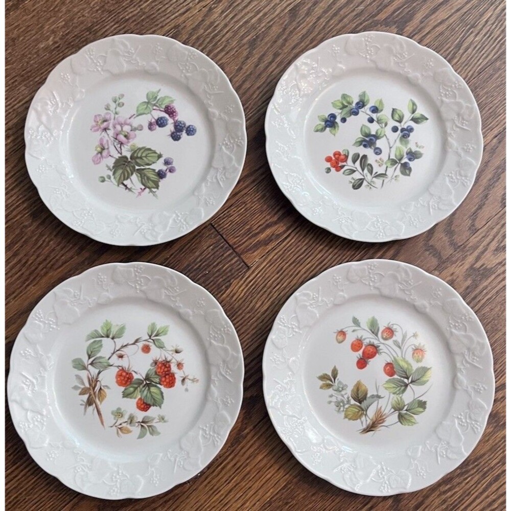 4 Dansk Lierre Lauvage Embossed Rim Berry Designs Salad/Dessert Plates 8" France